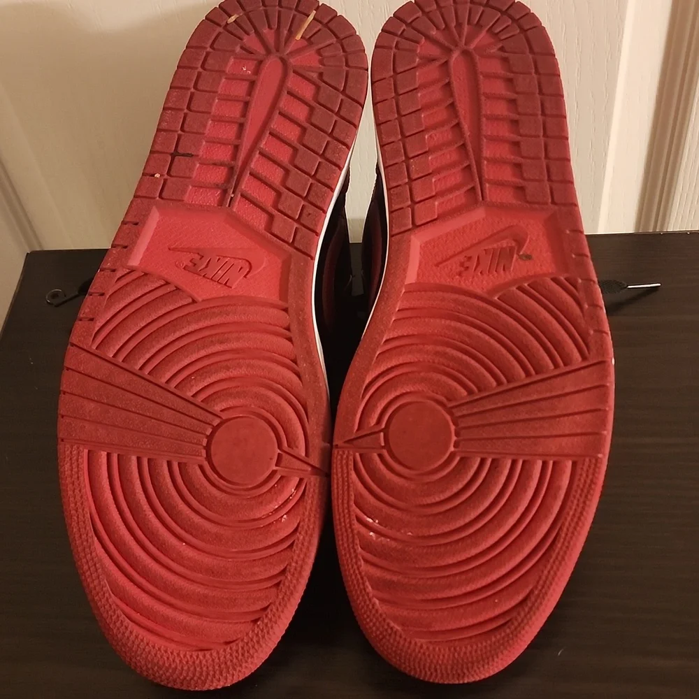 Jordan 1 Low "REVERSE BRED" - Picture 9 of 10